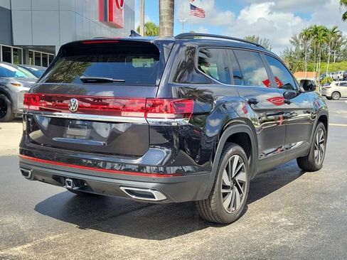 Used 2024 Volkswagen Atlas SE w/ Panoramic Sunroof Package FWD image 4