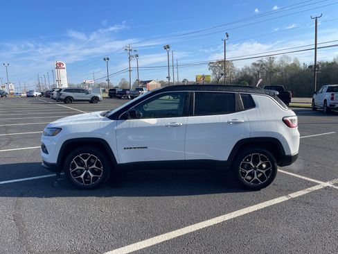 Used 2025 Jeep Compass Limited image 13