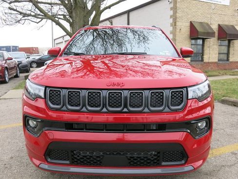 Used 2023 Jeep Compass Limited image 7