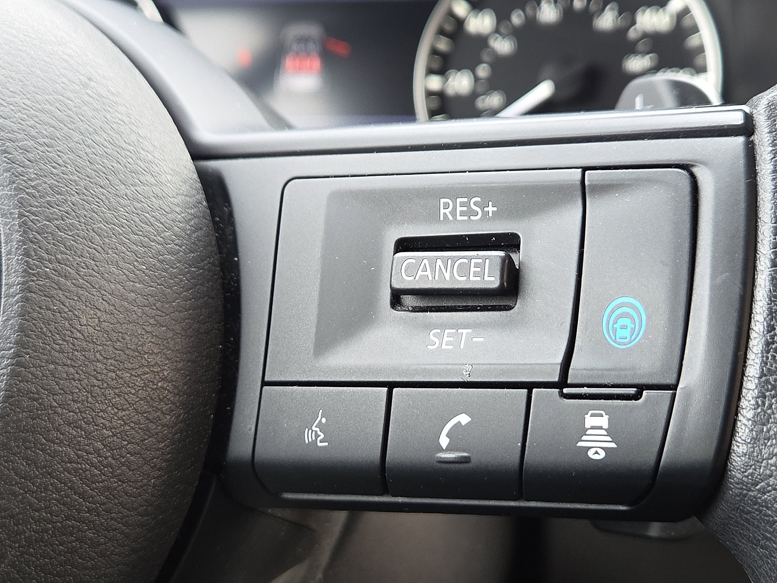 Used 2024 Nissan Rogue SV FWD image 17