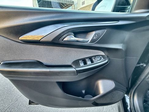 Used 2023 Chevrolet TrailBlazer LT FWD image 20