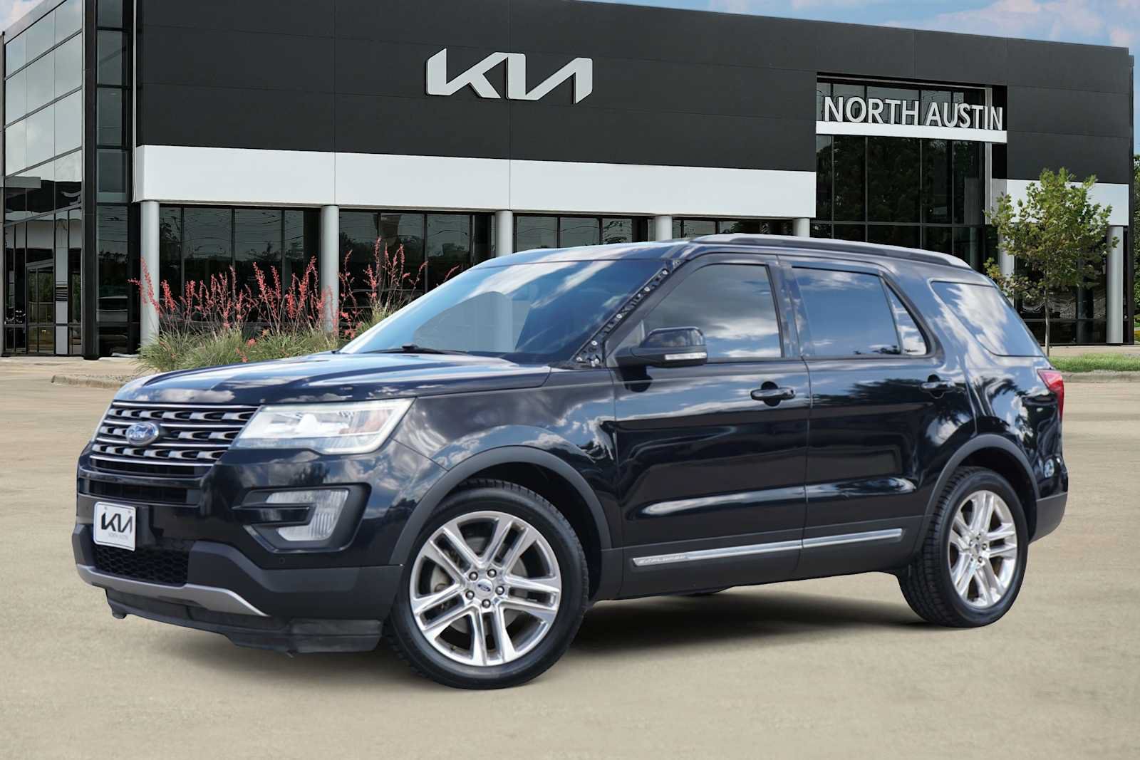 Used 2017 Ford Explorer XLT w/ Equipment Group 202A FWD image 1