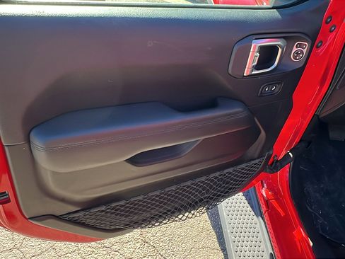 Used 2019 Jeep Wrangler Unlimited Sahara image 13