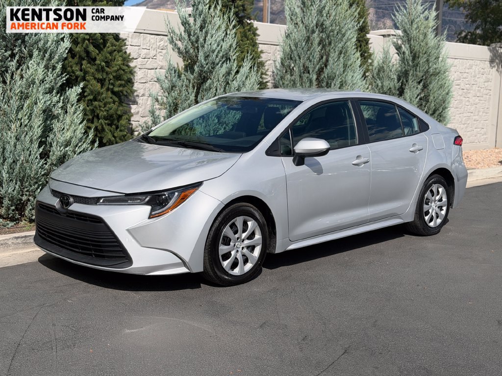 Used 2025 Toyota Corolla LE FWD image 3