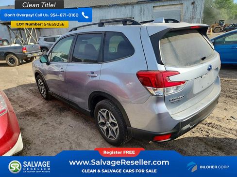 Used 2023 Subaru Forester Premium AWD/4WD image 3