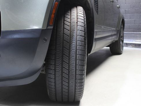 Used 2024 Land Rover Defender 110 SE image 15