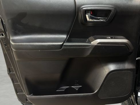 Used 2020 Toyota Tacoma Limited AWD/4WD image 17