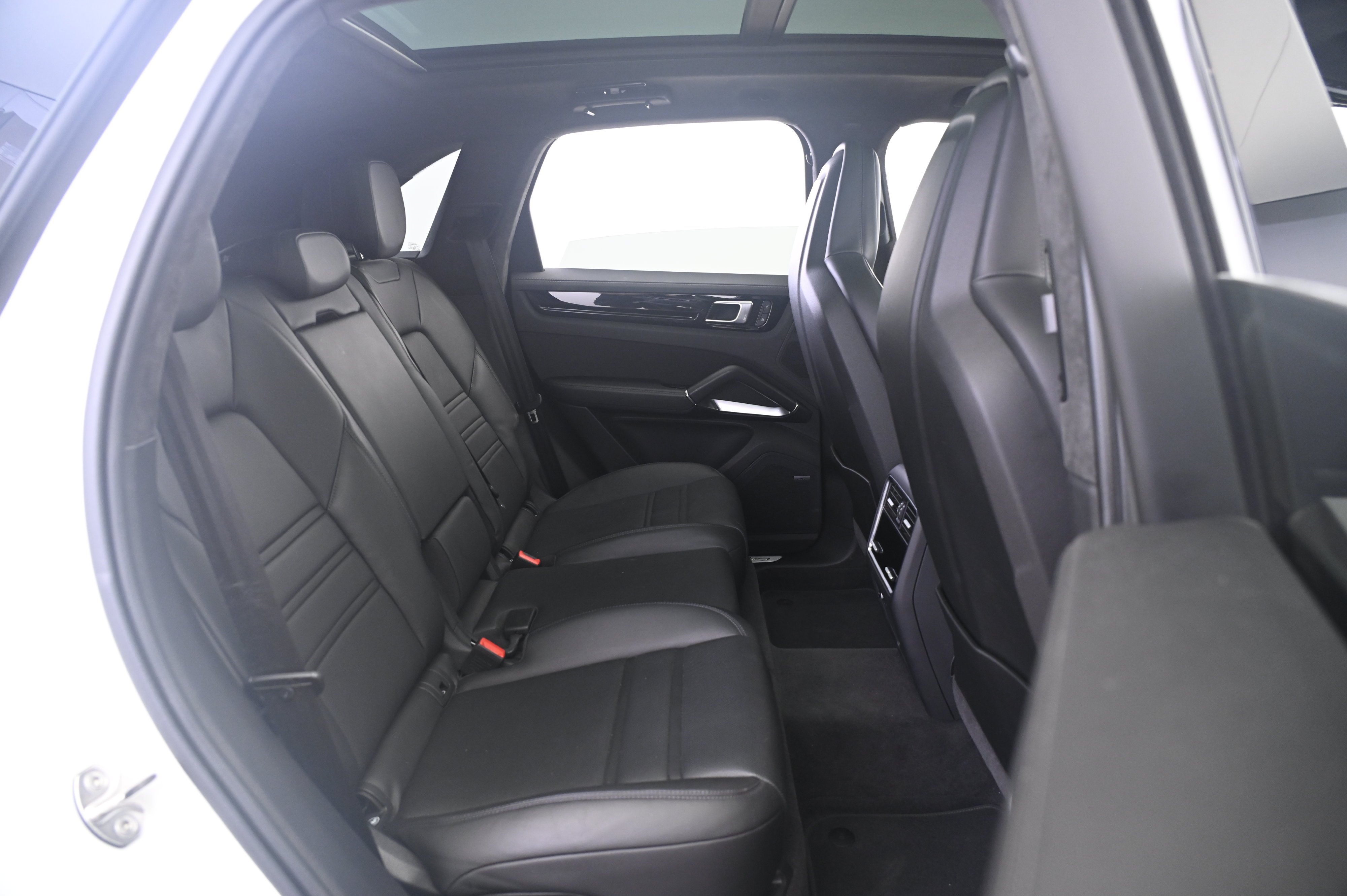 Certified 2023 Porsche Cayenne Turbo AWD/4WD image 18