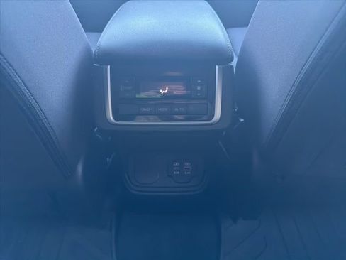 Used 2023 Subaru Ascent Premium w/ Convenience Package image 23