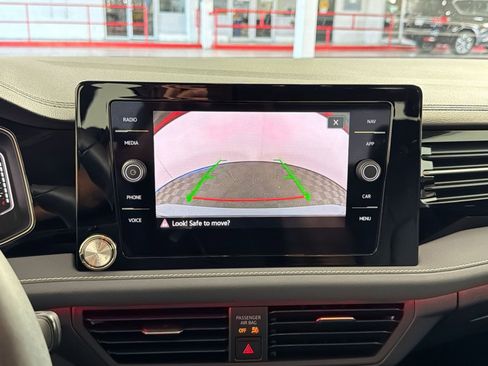 Used 2025 Volkswagen Jetta SEL FWD image 19