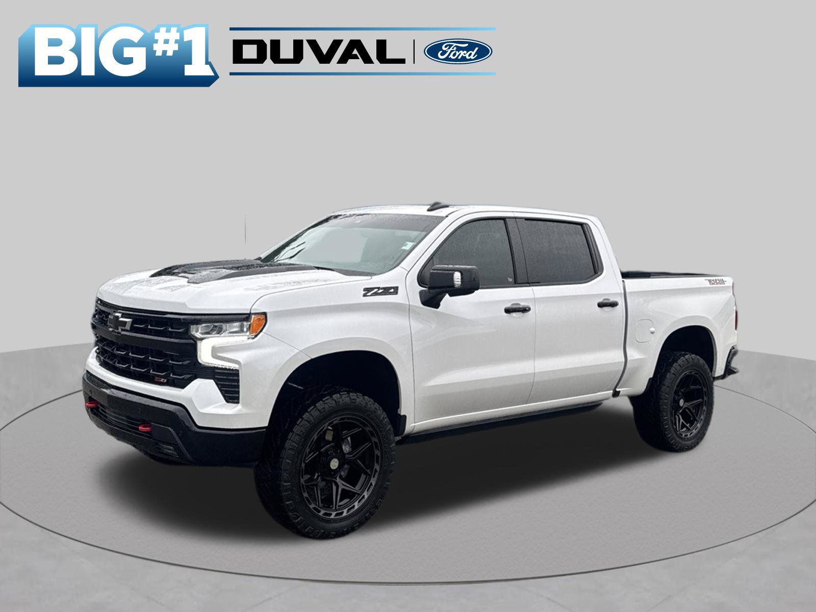 Used 2024 Chevrolet Silverado 1500 LT Trail Boss w/ LT Trail Boss Premium Package AWD/4WD image 3