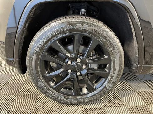 Used 2019 Jeep Grand Cherokee Altitude AWD/4WD image 11