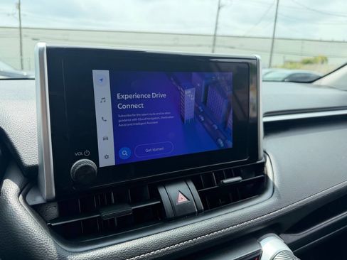 Used 2025 Toyota RAV4 XLE AWD/4WD image 31