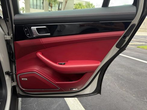 Used 2021 Porsche Panamera image 66