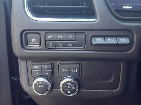 Used 2024 GMC Yukon AT4 w/ Technology Package image 13