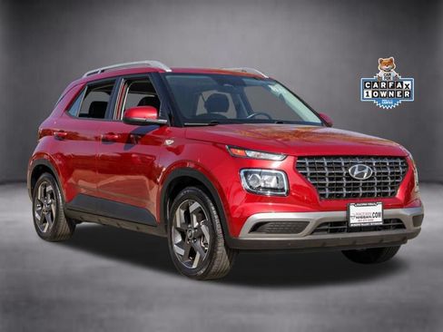 Used 2025 Hyundai Venue SEL FWD image 2