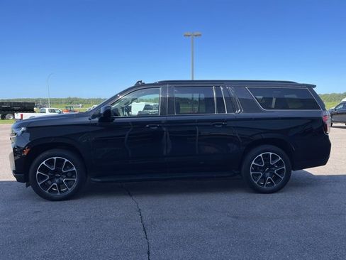 Used 2023 Chevrolet Suburban RST image 5