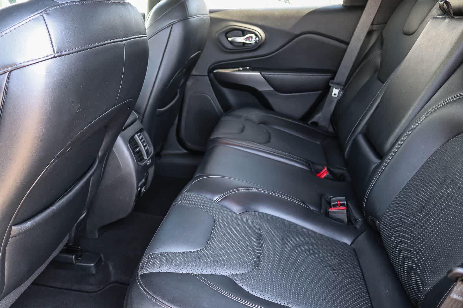 Used 2019 Jeep Cherokee Limited FWD image 18