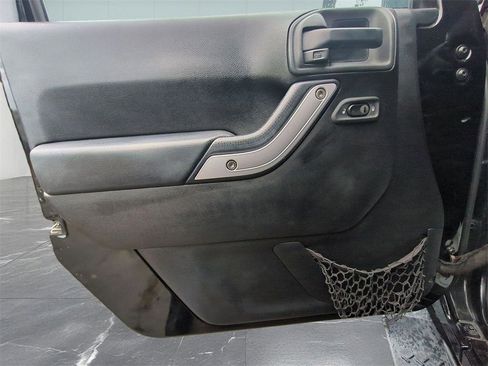 Used 2014 Jeep Wrangler Unlimited Sahara w/ Dual Top Group image 10