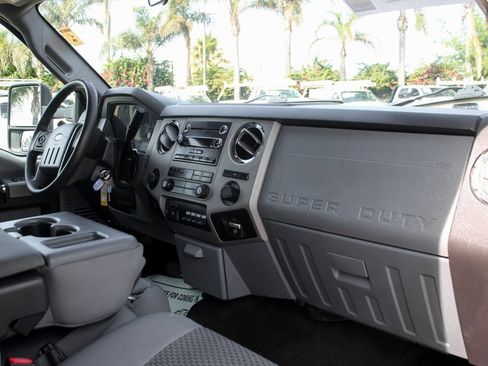 Used 2015 Ford F550 4x4 Crew Cab Super Duty image 33