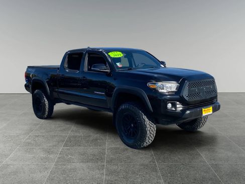 Used 2019 Toyota Tacoma TRD Off-Road w/ Technology Package AWD/4WD image 7