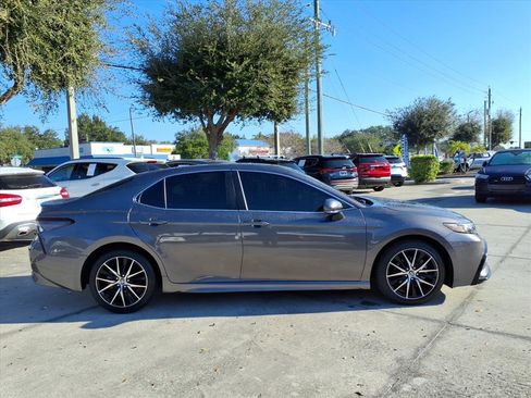 Used 2024 Toyota Camry SE image 5