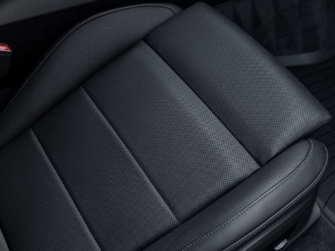 Certified 2025 Porsche Macan Electric image 42