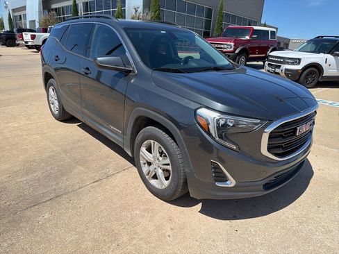 Used 2018 GMC Terrain SLE w/ Driver Convenience Package image 8