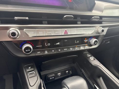 Used 2025 Kia Telluride S AWD/4WD image 33