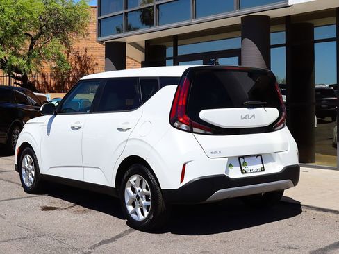 Used 2023 Kia Soul LX w/ Option Group 015 FWD image 9