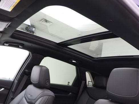 Used 2025 Cadillac XT5 Premium Luxury image 16