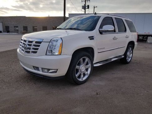 Used 2007 Cadillac Escalade AWD w/ Information Package image 2