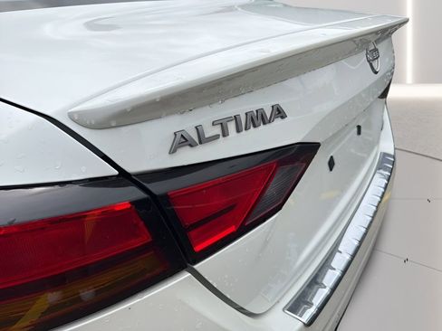 Used 2023 Nissan Altima 2.0 SR FWD image 14