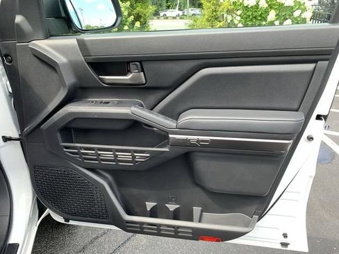 Used 2025 Toyota Tacoma TRD Off-Road AWD/4WD image 13