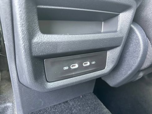 Used 2026 Volkswagen Taos SE AWD/4WD image 17