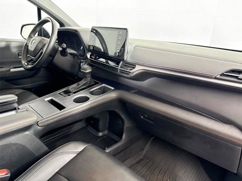 Certified 2022 Toyota Sienna XSE image 45