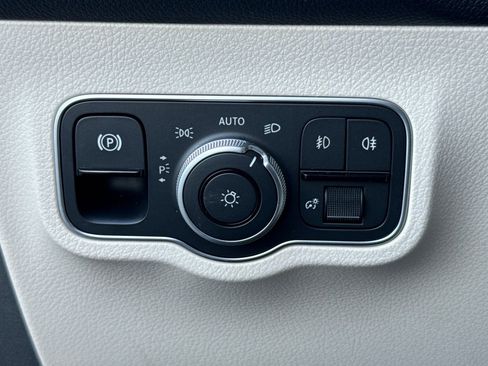 Certified 2025 Mercedes-Benz GLB 250 image 31