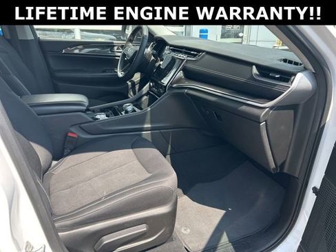 Used 2023 Jeep Grand Cherokee Laredo image 40