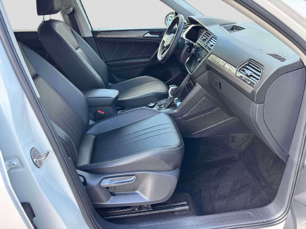 Certified 2023 Volkswagen Tiguan SE AWD/4WD image 16