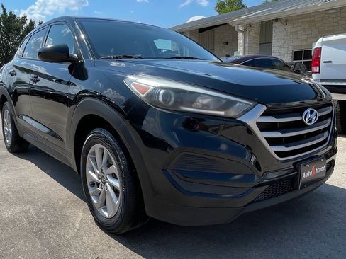 Used 2017 Hyundai Tucson SE image 3