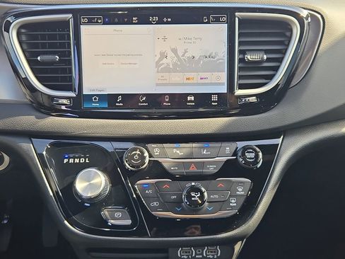 New 2025 Chrysler Voyager LX image 12