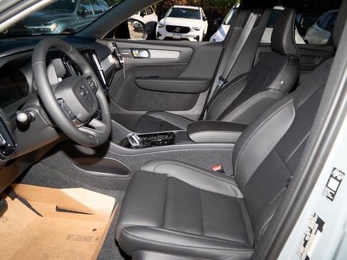 New 2026 Volvo XC40 B5 Ultra w/ Climate Package image 17