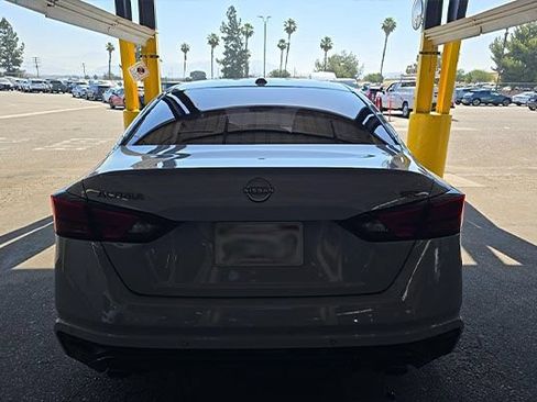 Used 2025 Nissan Altima 2.5 SR w/ SR Premium Package FWD image 4
