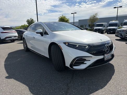 Used 2023 Mercedes-Benz EQS 580 4MATIC Sedan image 3