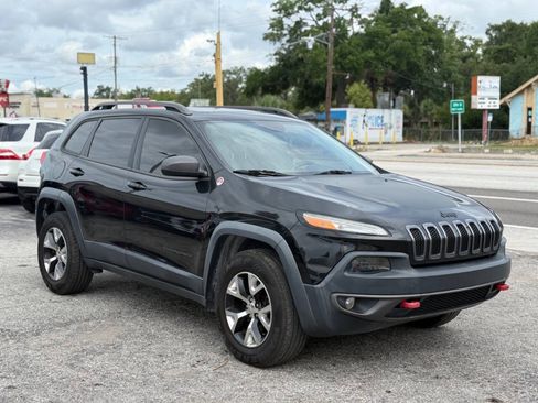 Used 2016 Jeep Cherokee Trailhawk w/ Comfort/Convenience Group AWD/4WD image 2