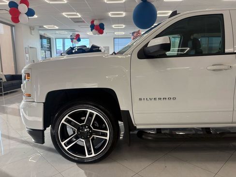 Used 2018 Chevrolet Silverado 1500 LT w/ All Star Edition AWD/4WD image 6