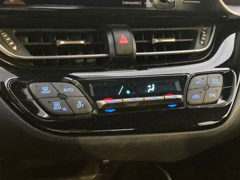 Used 2019 Toyota C-HR XLE image 22