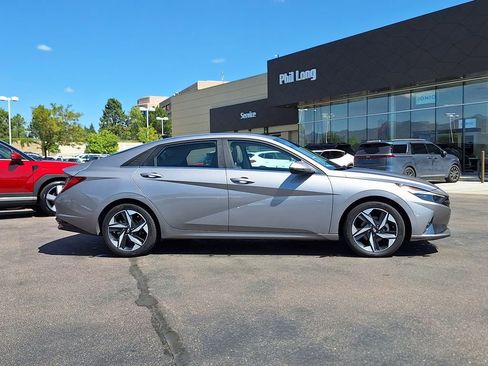 Used 2023 Hyundai Elantra Limited image 2