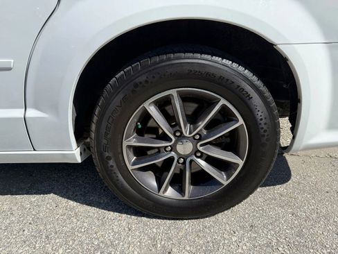 Used 2017 Dodge Grand Caravan SXT image 22