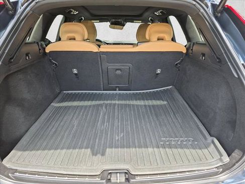 Used 2021 Volvo XC60 T5 Inscription FWD image 6